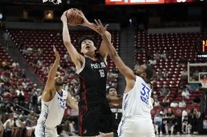 杨瀚森：第一次打这么快节奏的比赛 没打几分钟就喘不上气&没劲了