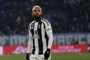 迪马：道格拉斯-路易斯已回尤文训练基地，将单独进行恢复性训练