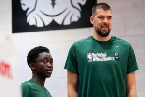 祖巴茨：喜欢和年轻人分享我的经验 这让我很有成就感