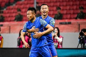 东体：绝境“超神”再救申花，于汉超每次进攻都全力冲刺