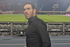 少打一人补时连进两球绝平，亚泰主帅苏亚雷斯农夫三拳庆祝