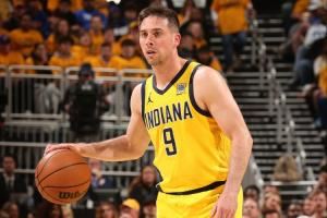 后场再折一将！卡莱尔：麦康纳因腿筋拉伤至少缺阵一个月