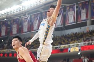 媒体人：曾凡博因伤错过了本该前往美国参加的训练营和夏季联赛