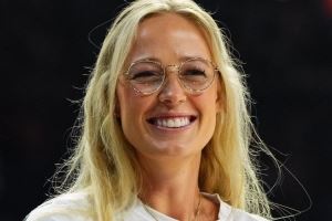 索菲-坎宁安：看到里斯走维密秀后 自己儿时维密梦又被点燃了