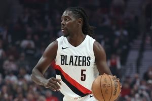 还是定海神针!霍勒迪16中10砍下27分5篮板8助攻2抢断